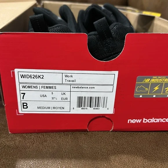 New Balance Women’s Black sneakers size 7. New with tags. - Picture 5 of 5